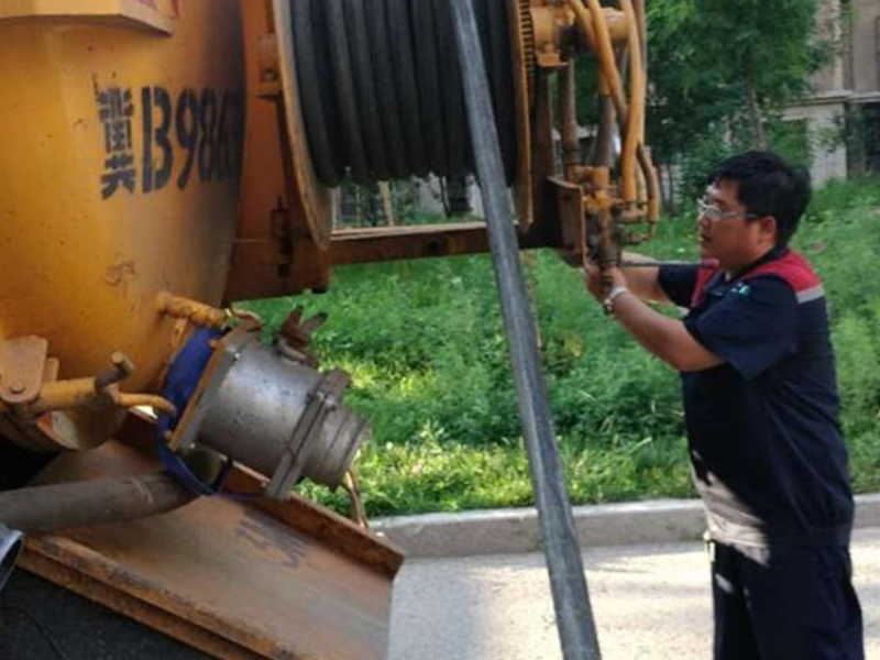 上海崇明岛专业化粪池清理专车抽粪吸粪高压清洗管