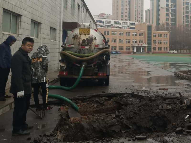 崇明岛鸿兆专业管道疏通化粪池清理吸粪高压清洗管道