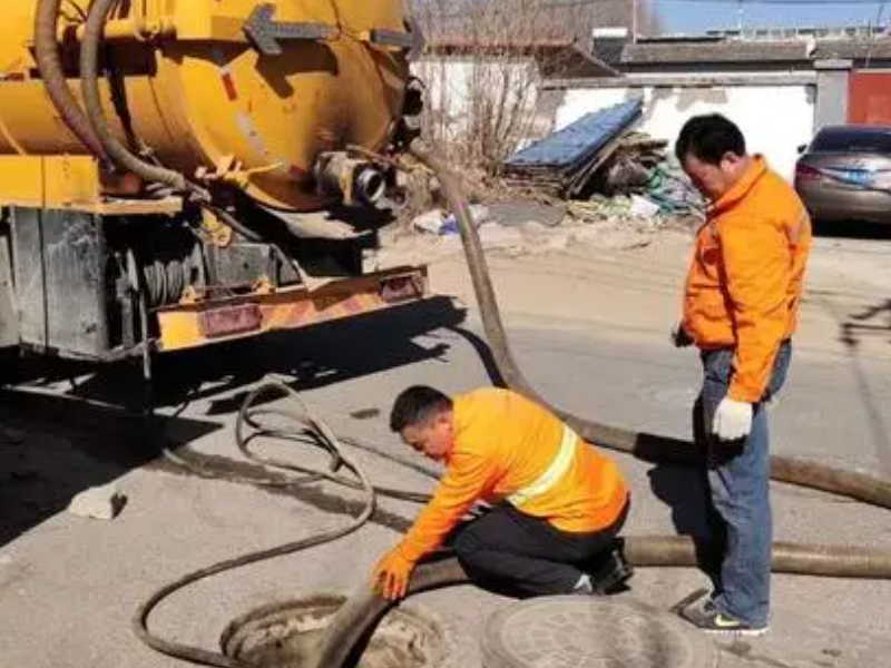 崇明岛城桥专业化粪池清理专车抽粪吸粪高压清洗管道